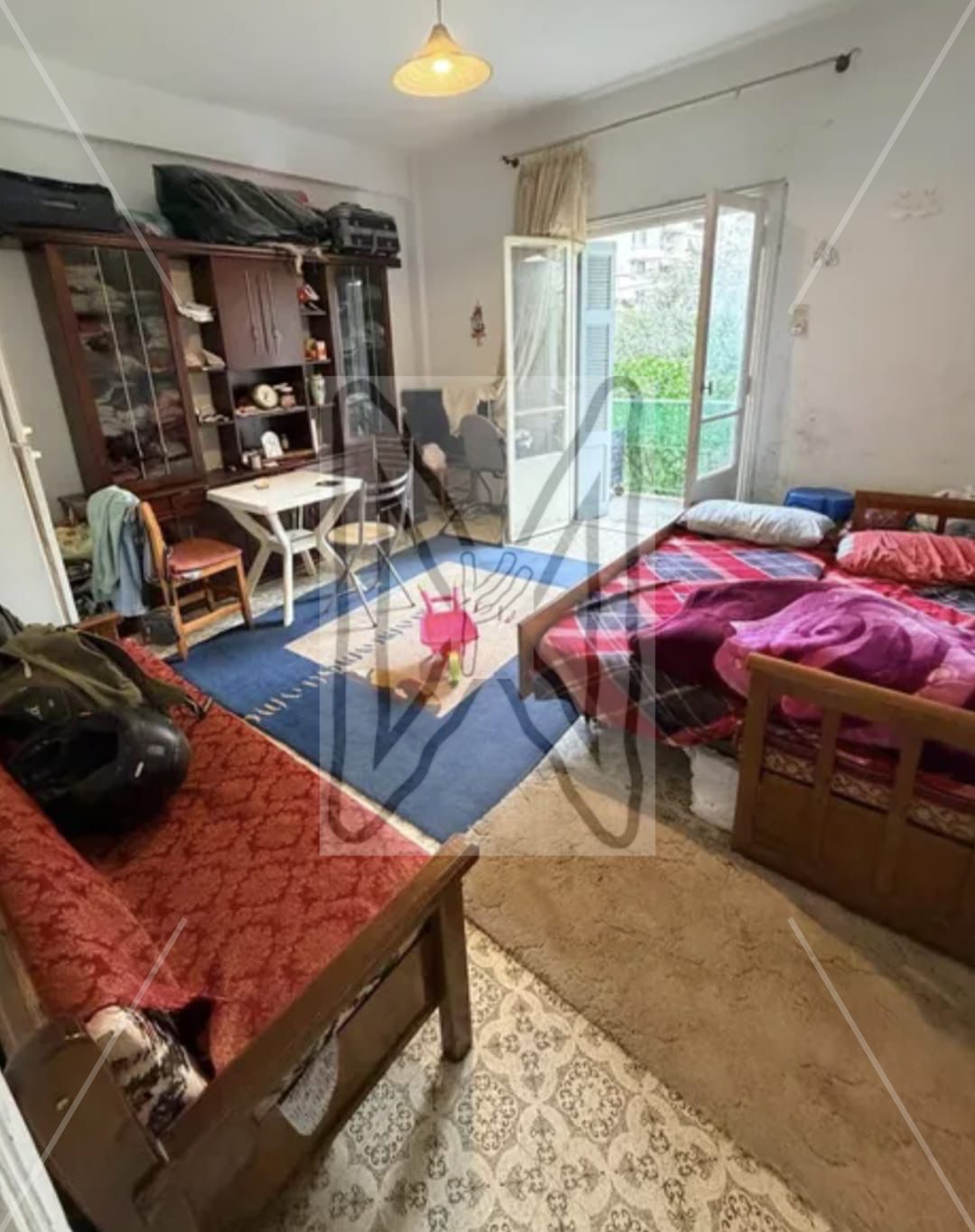 Just minutes from the Stavros Niarchos 