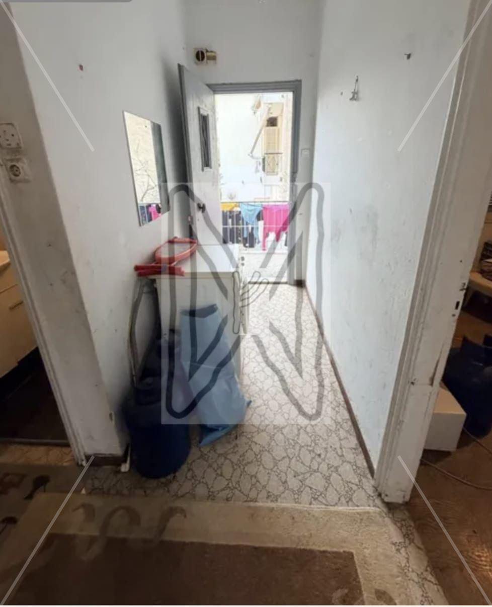 Just minutes from the Stavros Niarchos 