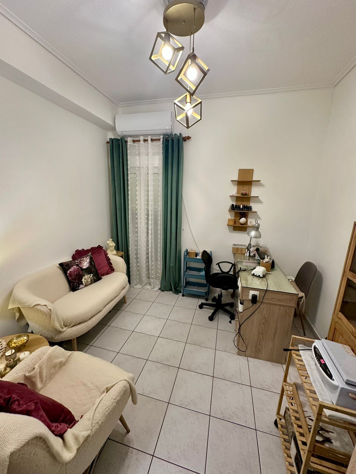 Just 8 minutes drive to Athens Marina 🌊