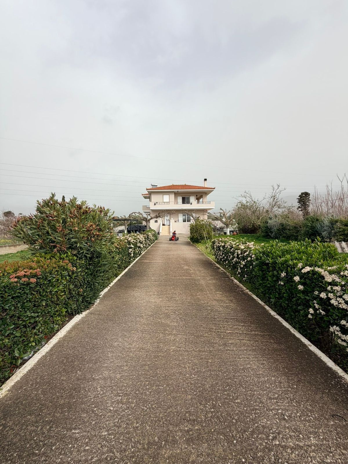 Built area: 180 sqm (3 floors,