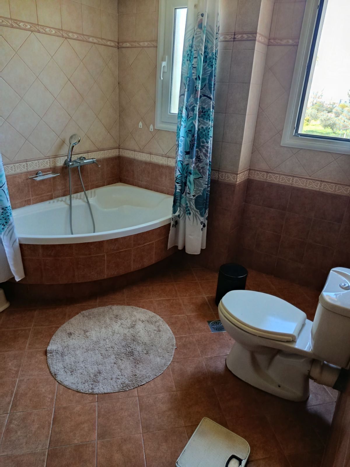 Built area: 180 sqm (3 floors,