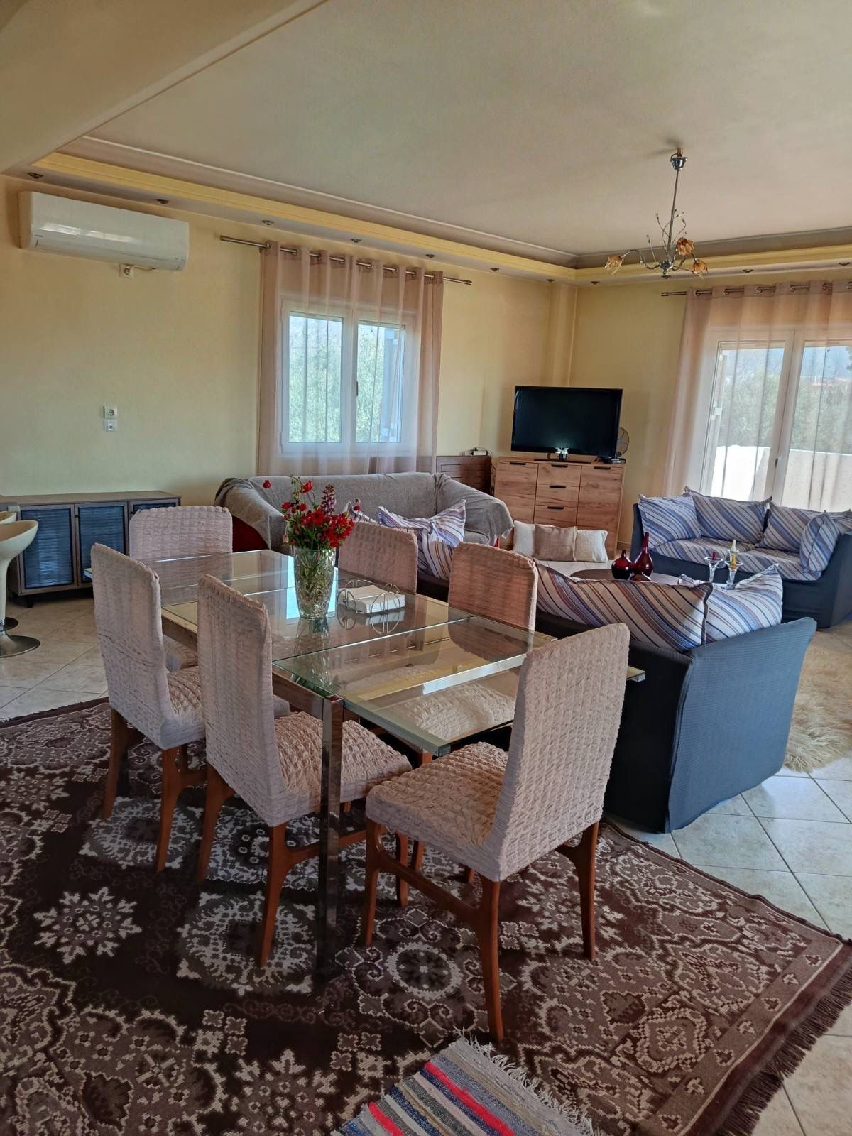 Built area: 180 sqm (3 floors,