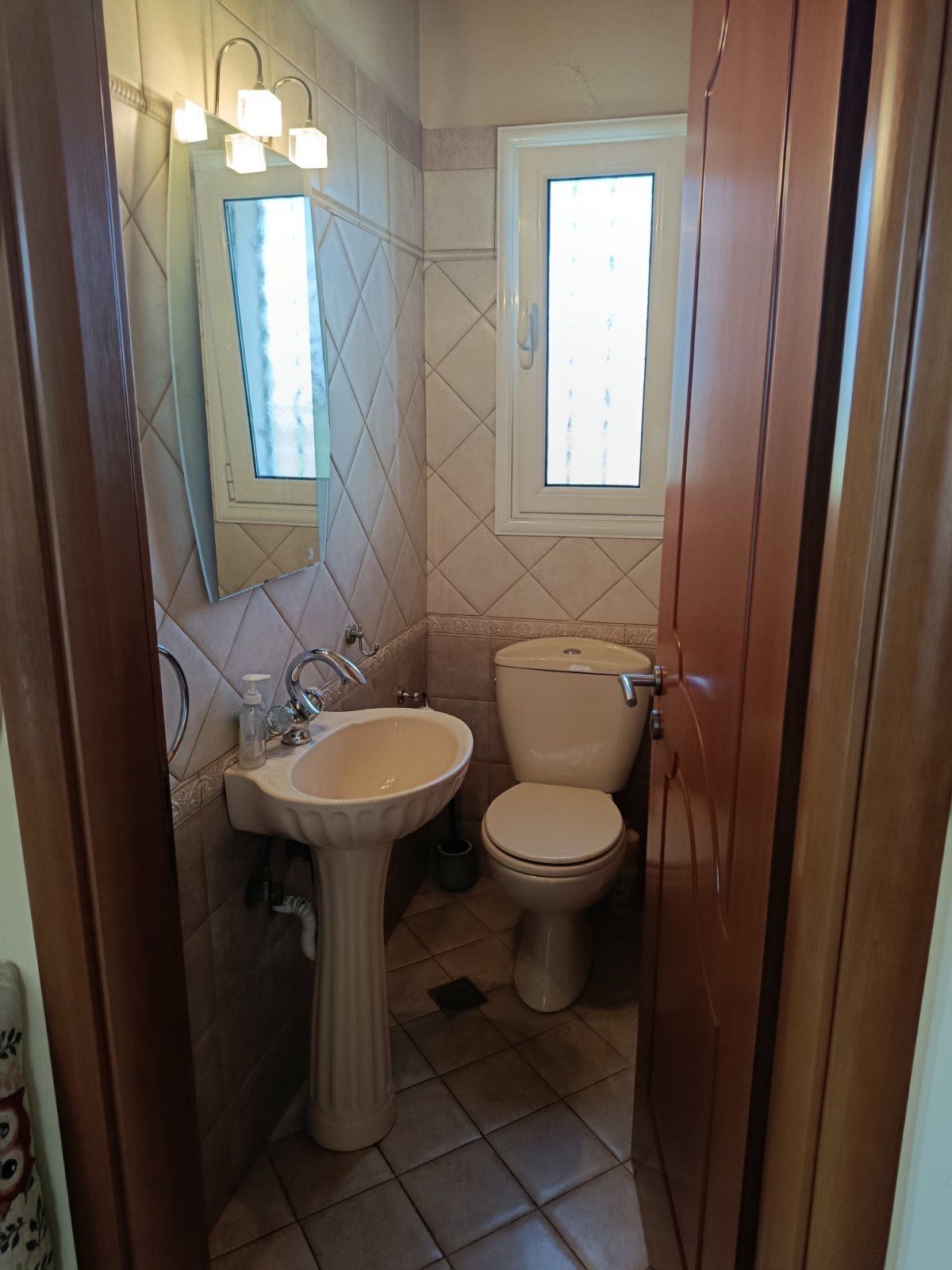 Built area: 180 sqm (3 floors,