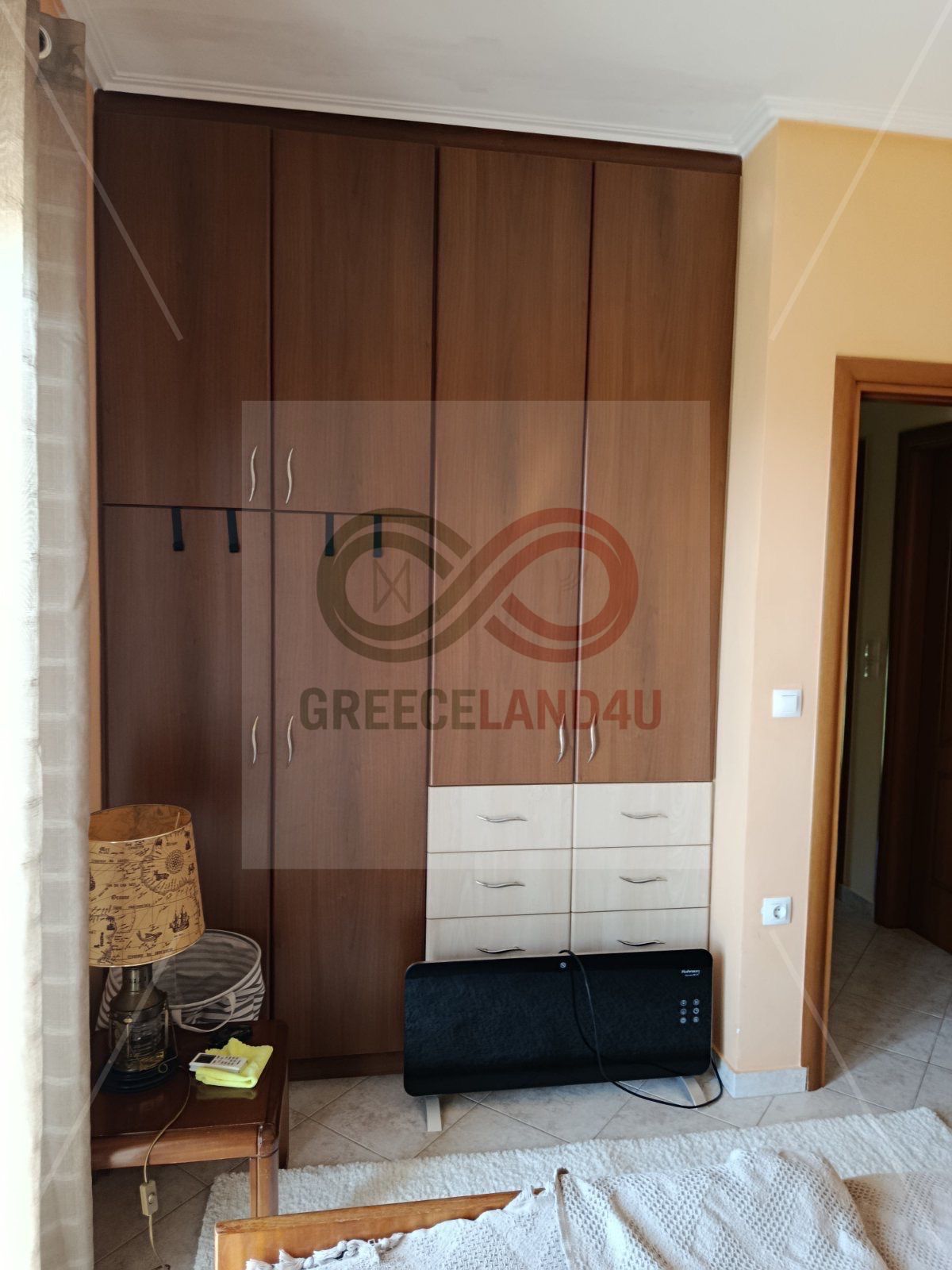 Built area: 180 sqm (3 floors,