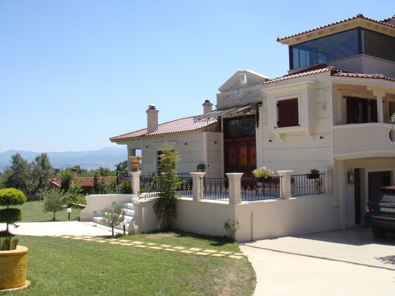 Land size: 4,000 sqm