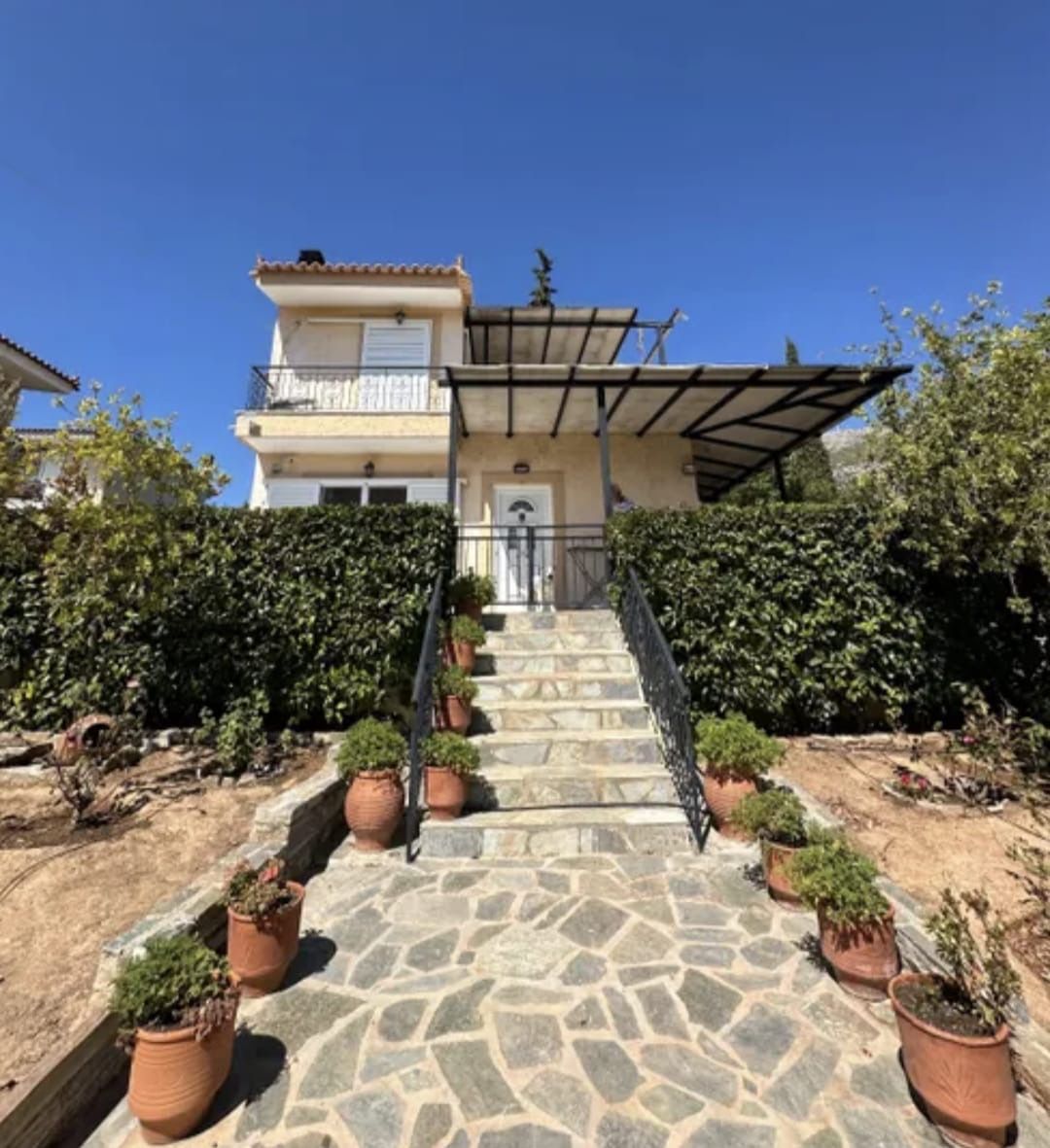 t 7 minutes from the sea