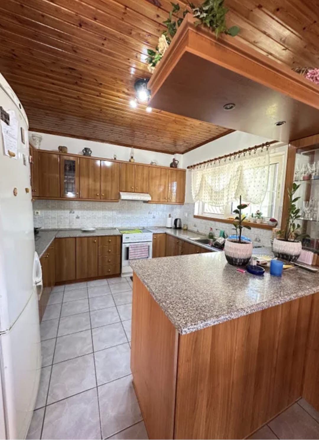 t 7 minutes from the sea