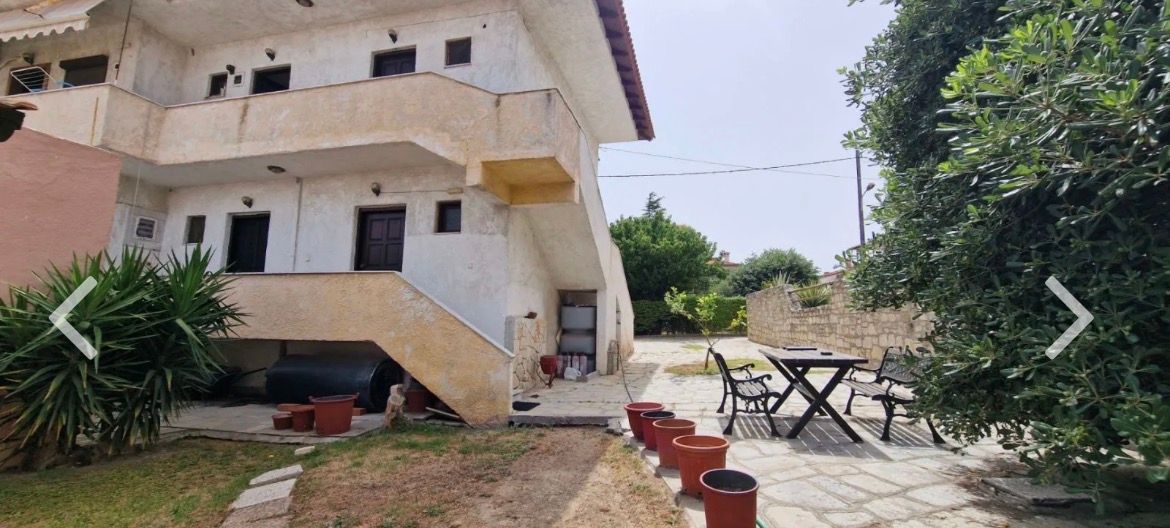 Built Area: 300 sqm