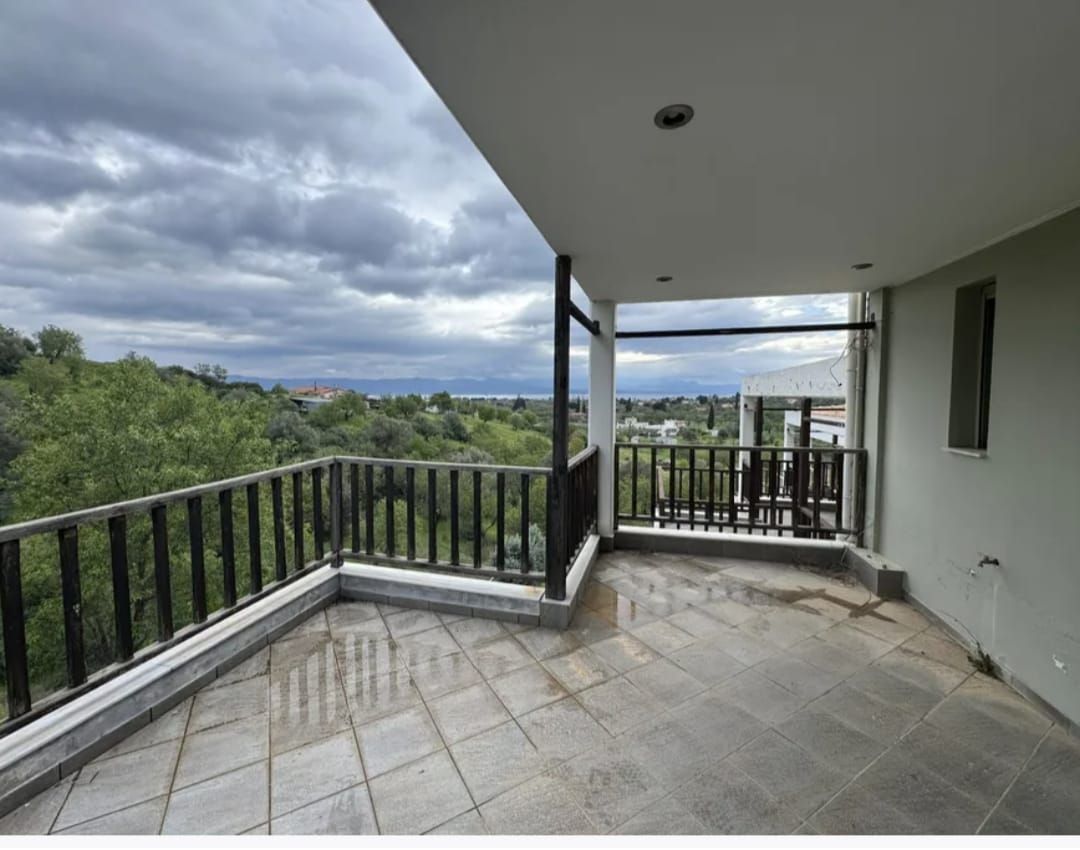 beautiful 3-bedroom maisonette