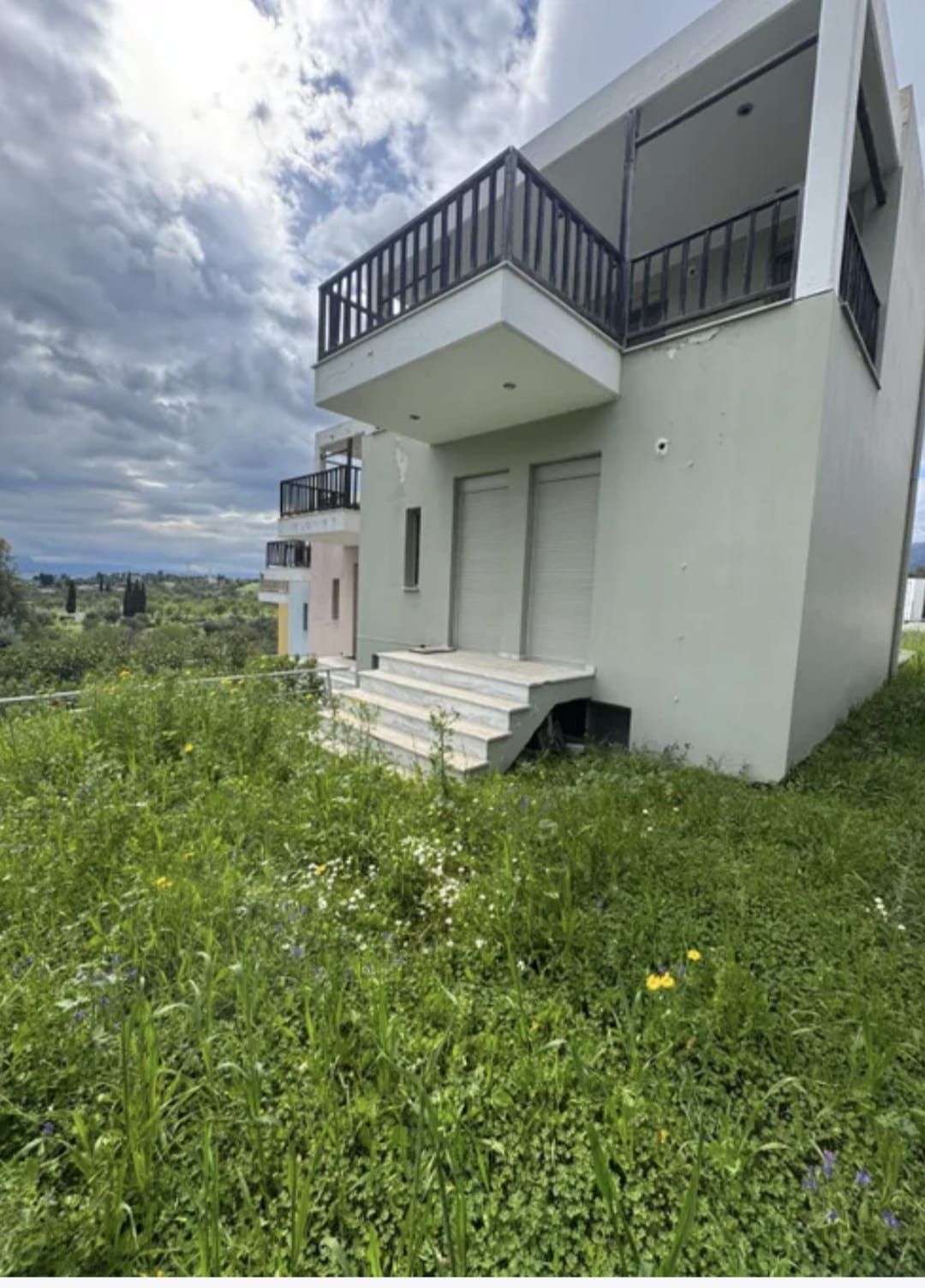 beautiful 3-bedroom maisonette