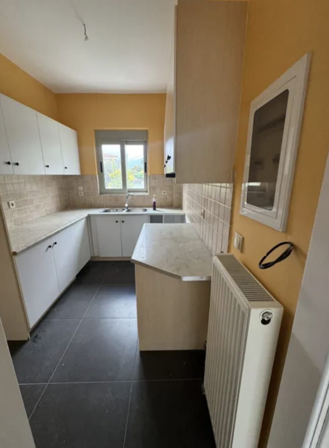 beautiful 3-bedroom maisonette