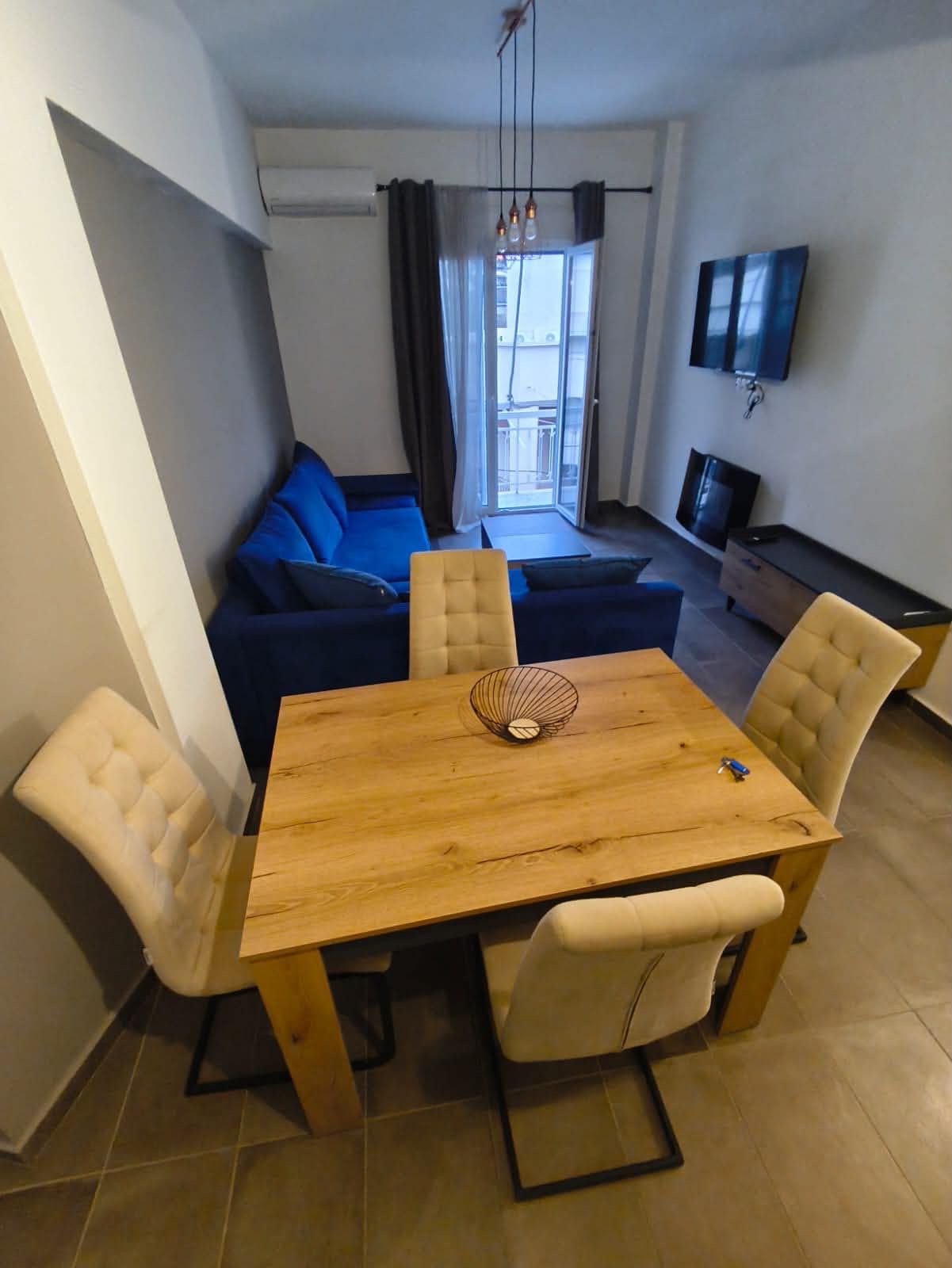 A fully renovated 2-bedroom