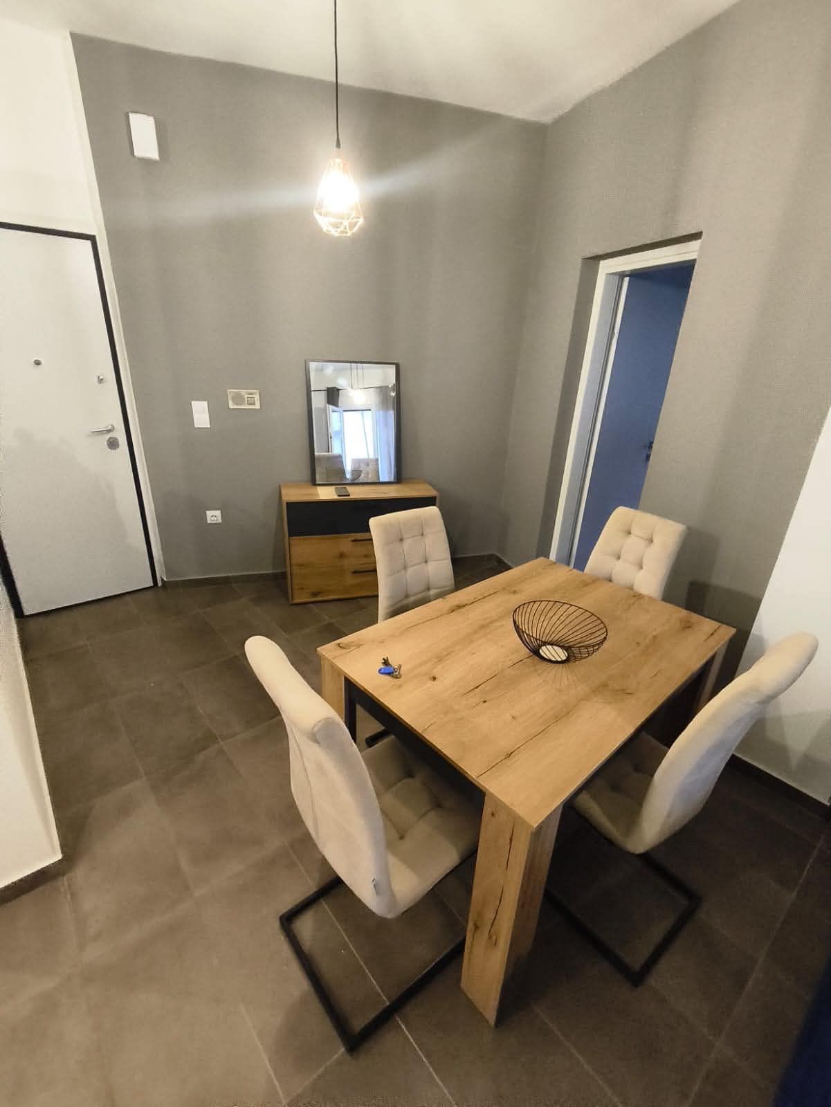 A fully renovated 2-bedroom