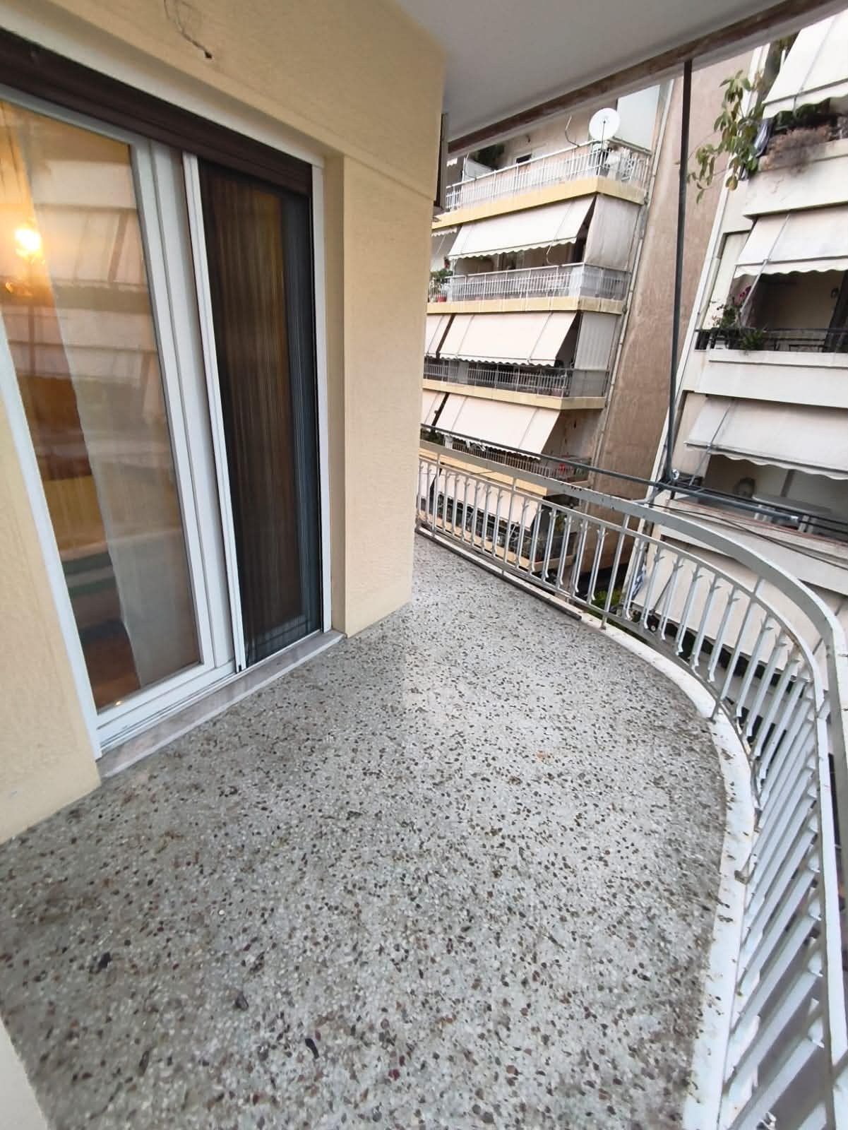 A fully renovated 2-bedroom