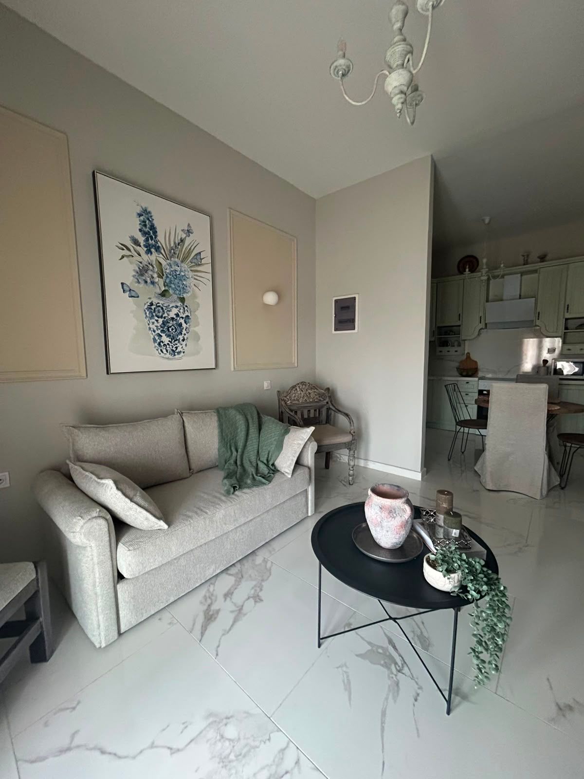 48.3 m²