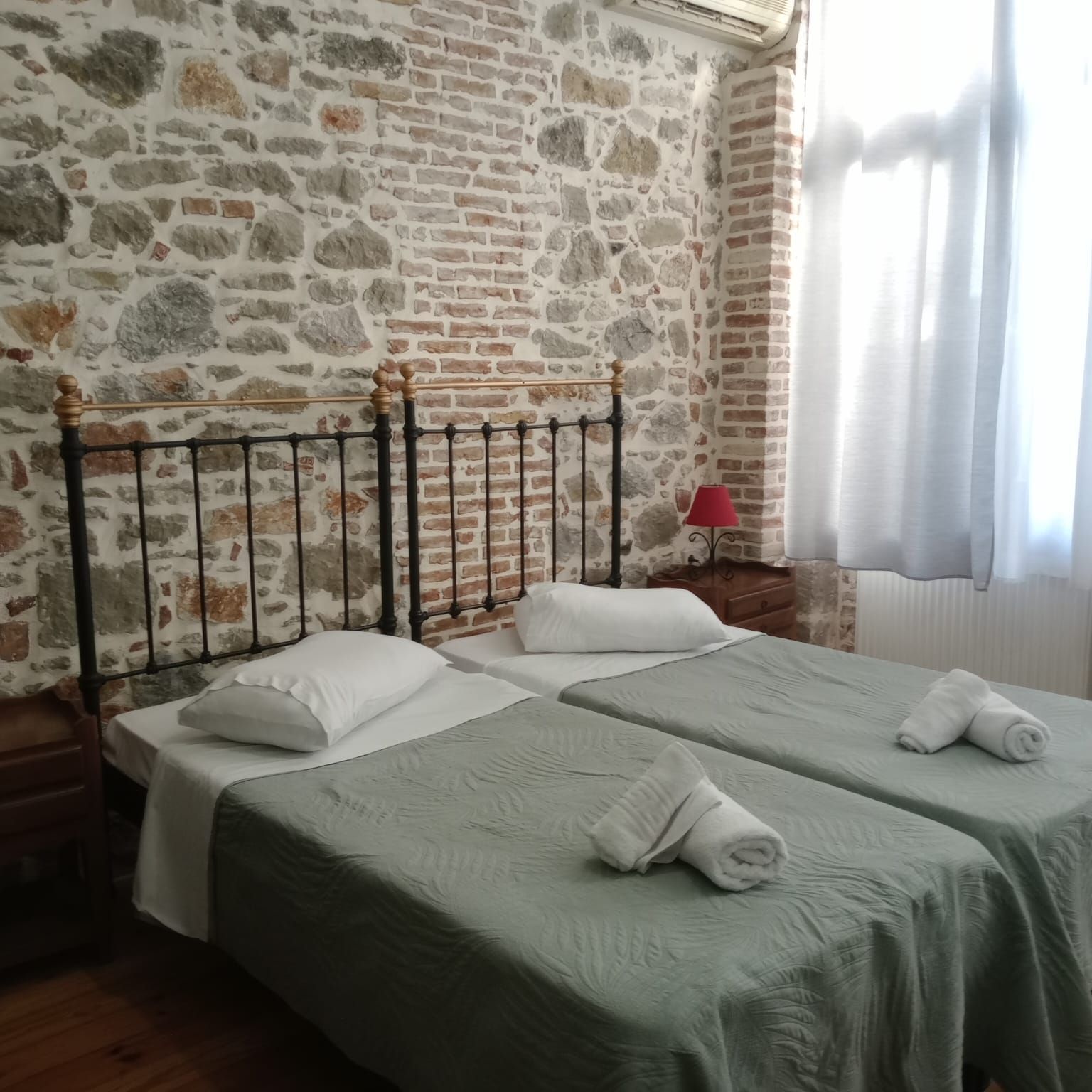 Accommodation: 12 luxury guest units including double rooms, suites and attic apartments