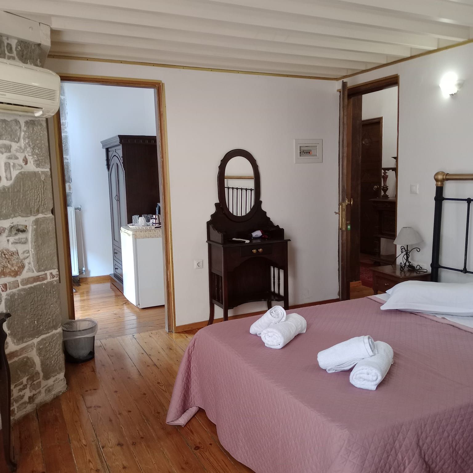 Accommodation: 12 luxury guest units including double rooms, suites and attic apartments