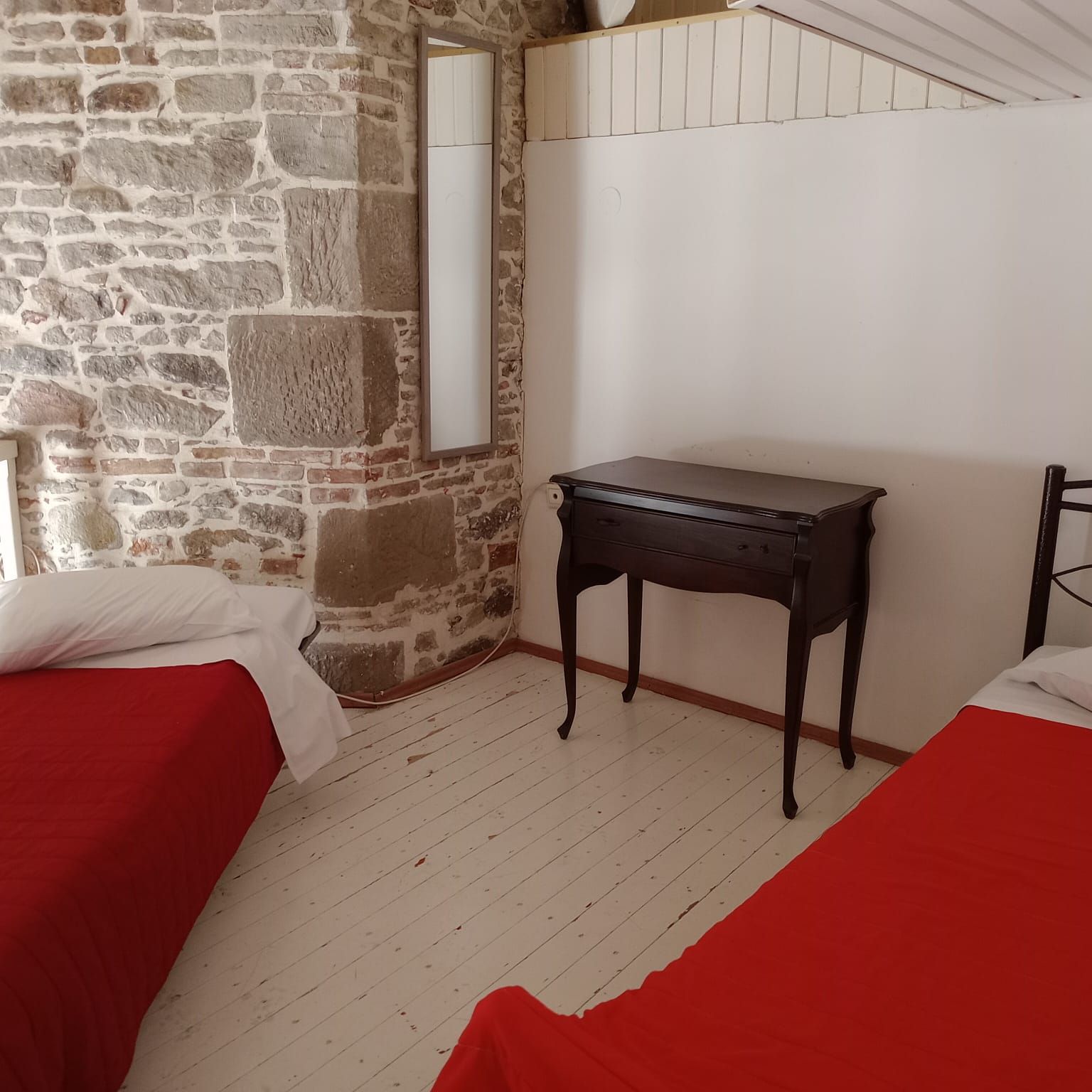 Accommodation: 12 luxury guest units including double rooms, suites and attic apartments