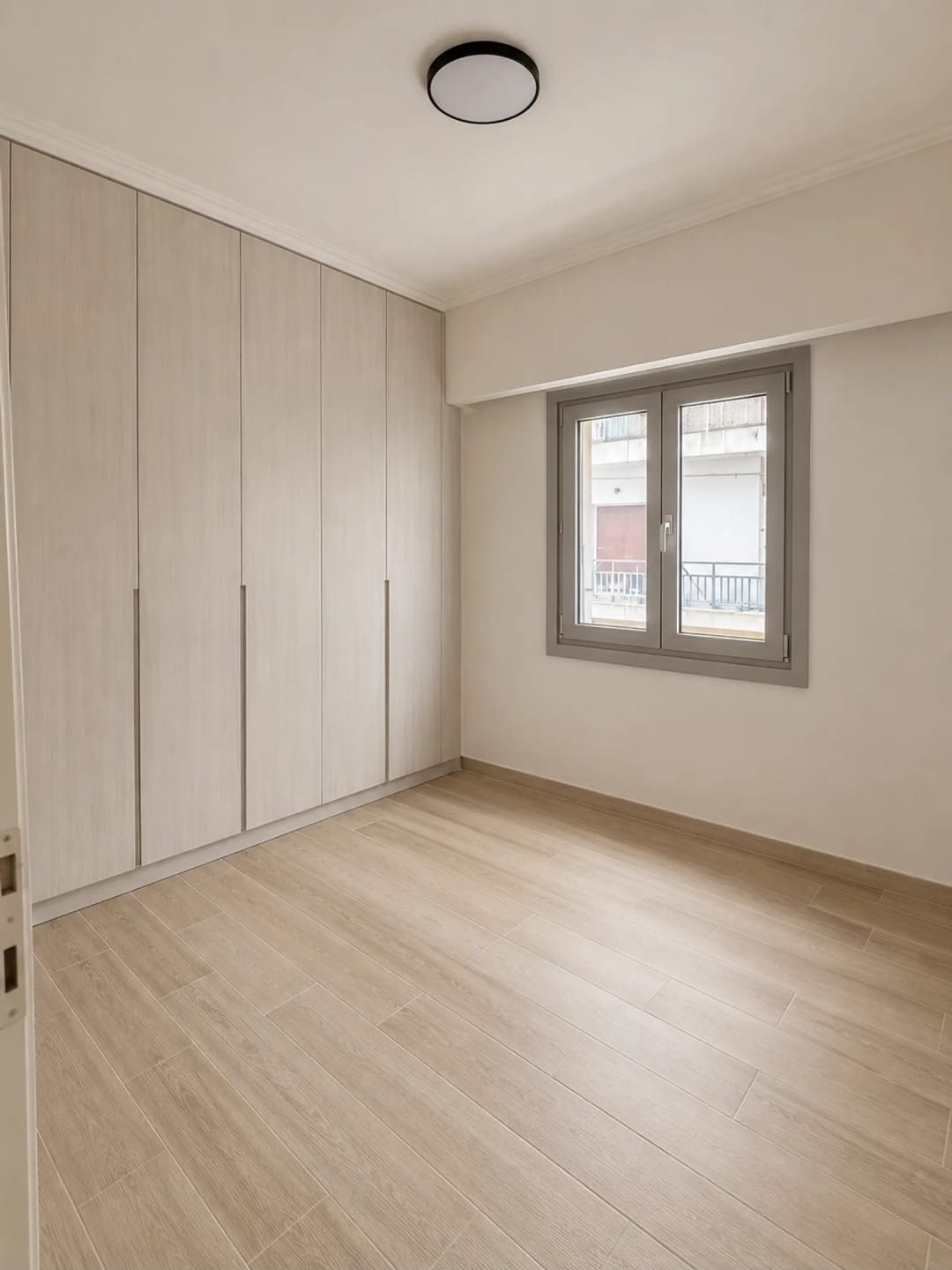 Bright corner apartment