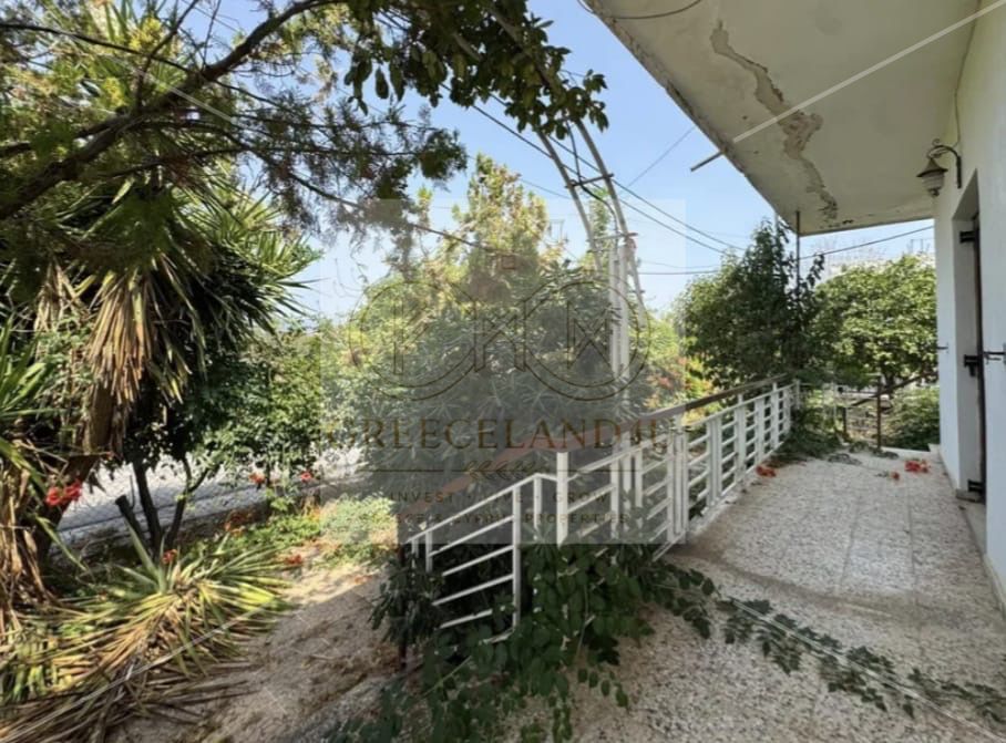 tapproximately 60 m²