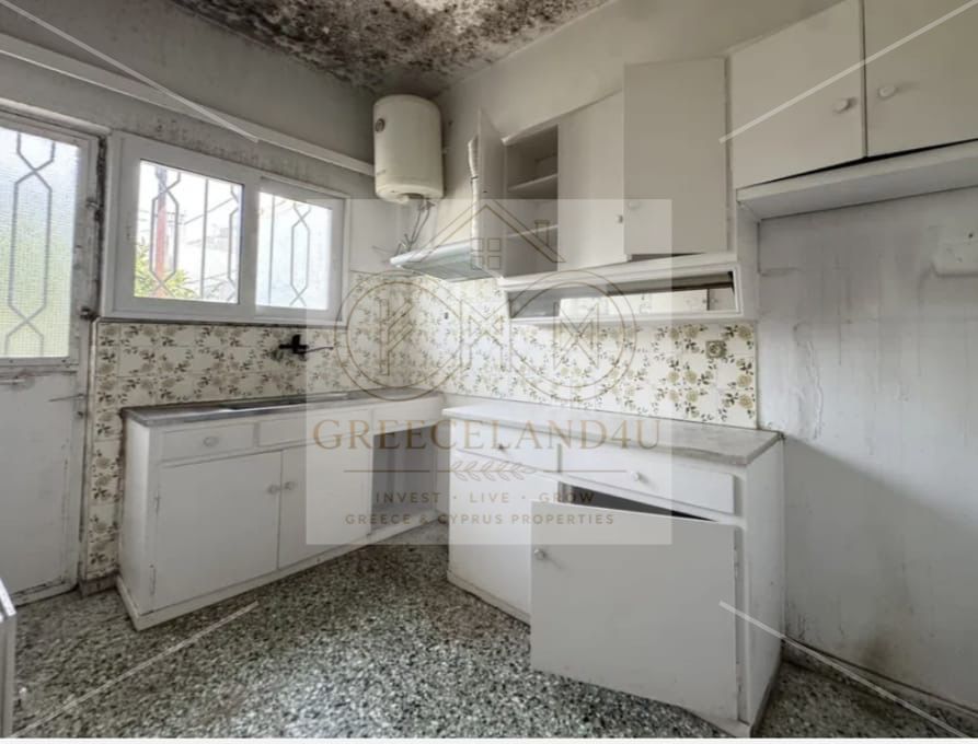 tapproximately 60 m²