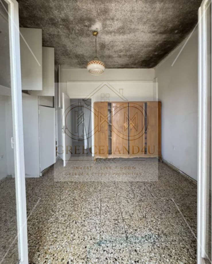 tapproximately 60 m²