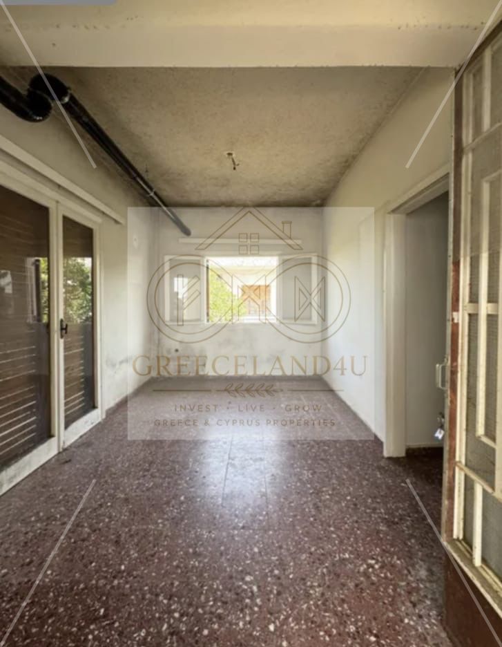 tapproximately 60 m²