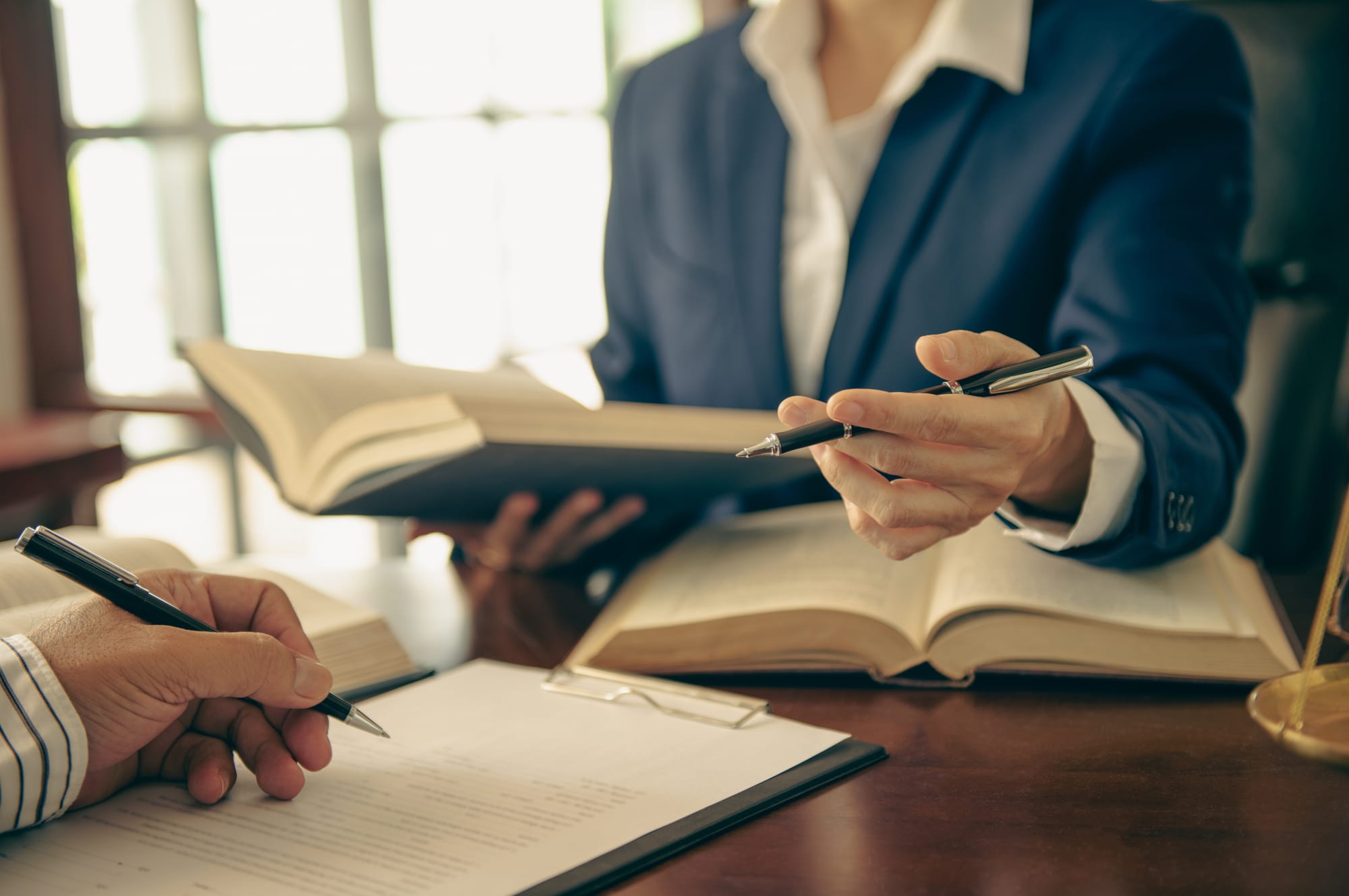 Visas y Residencia Legal