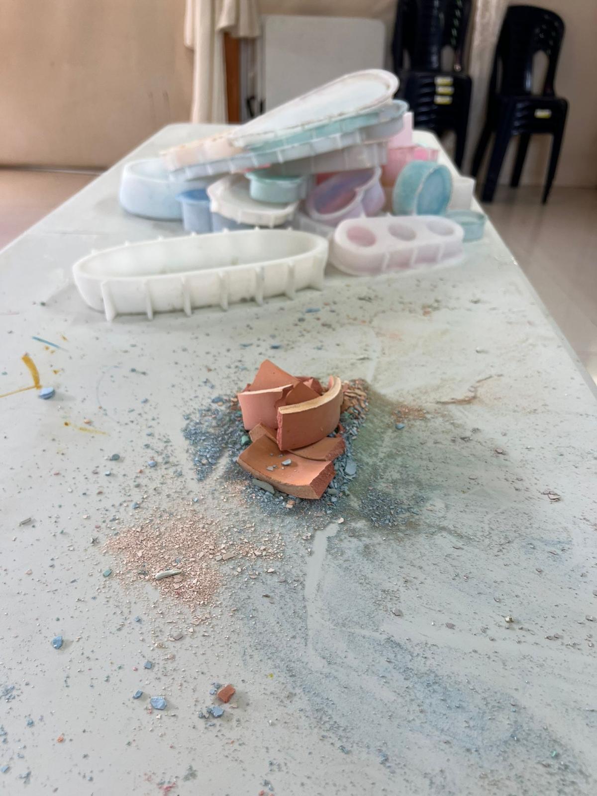 סדנת יציקת כלי נוי מבטון צבעוני