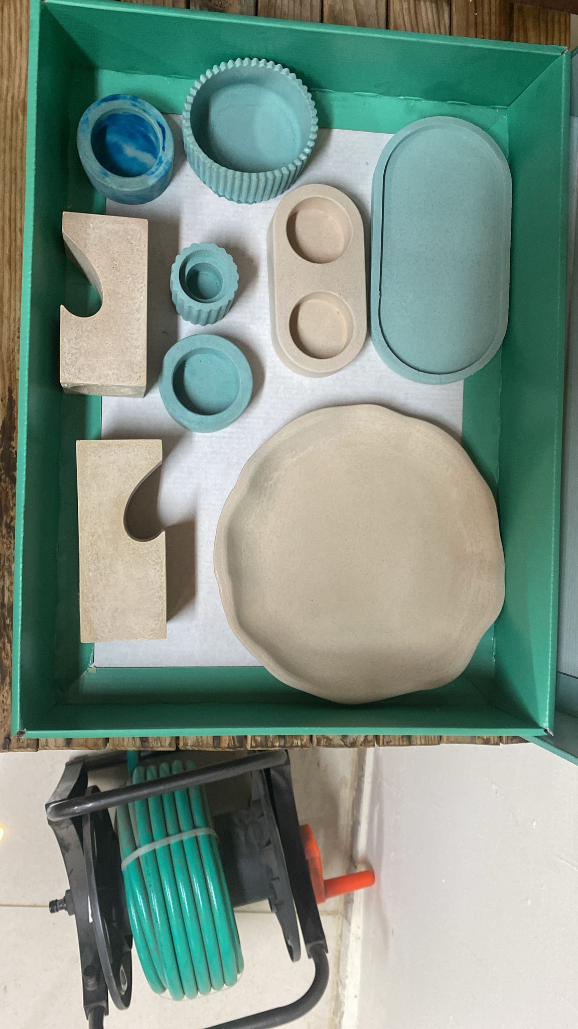 סדנת יציקת כלי נוי מבטון צבעוני