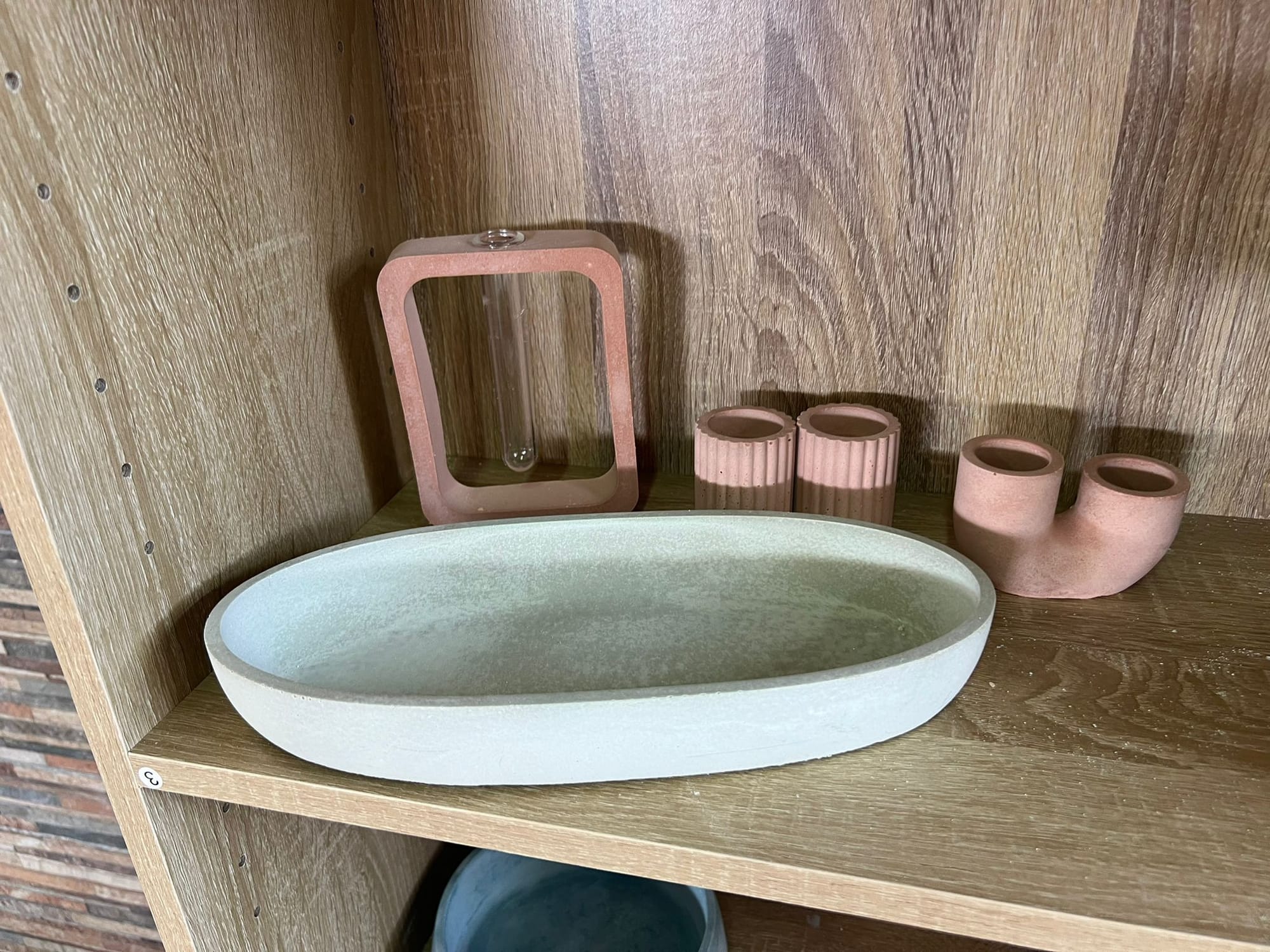 סדנת יציקת כלי נוי מבטון צבעוני