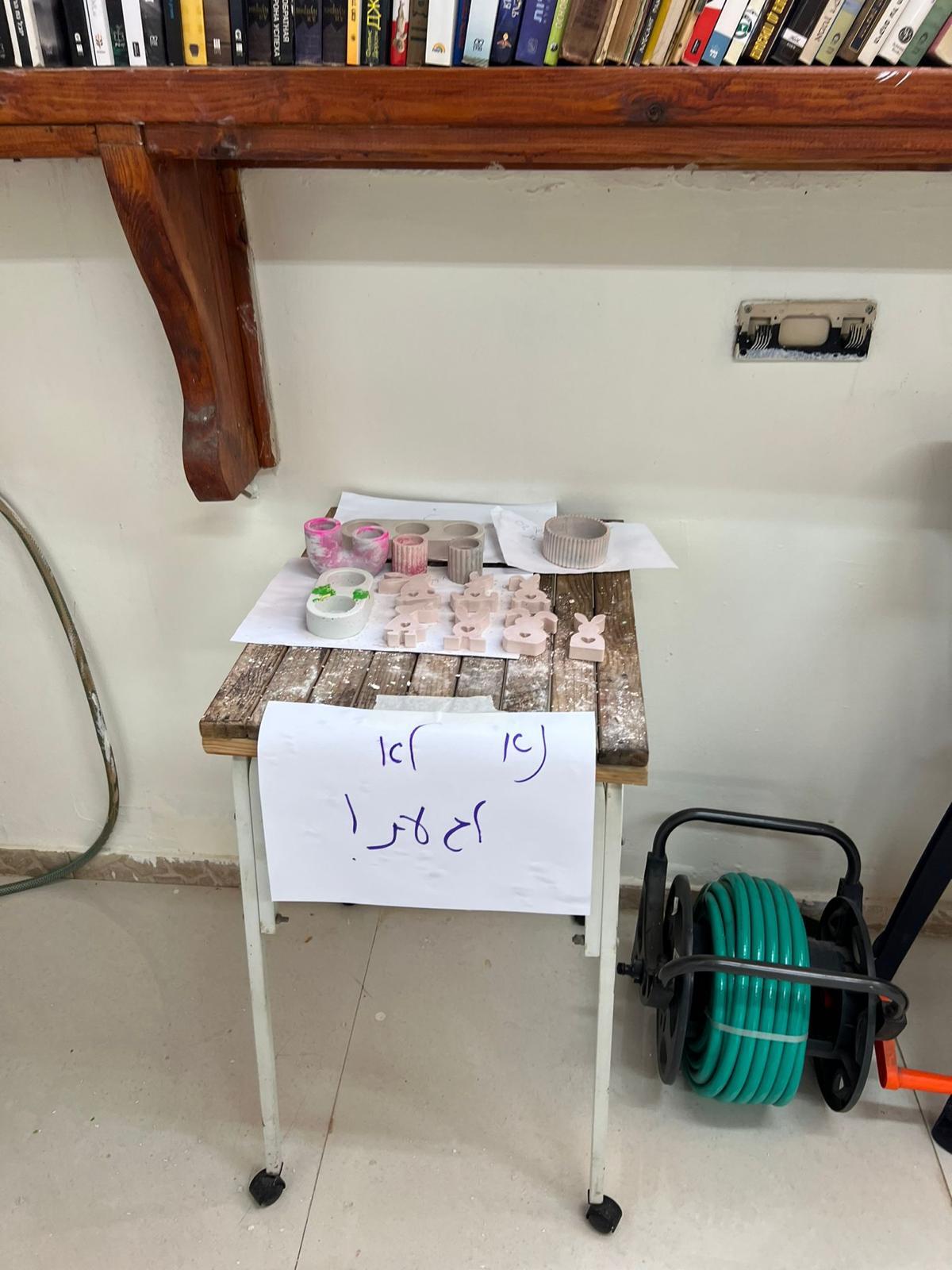 סדנת יציקת כלי נוי מבטון צבעוני