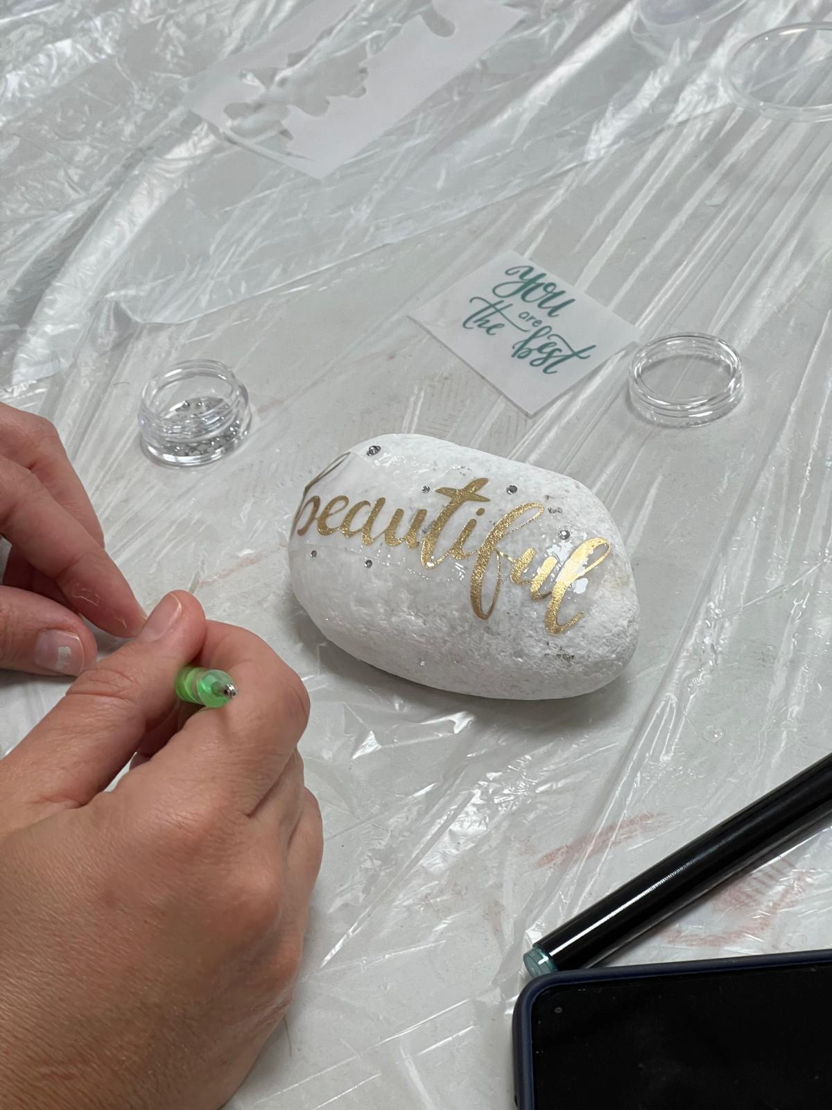 סדנת ציור על חלוקי נחל