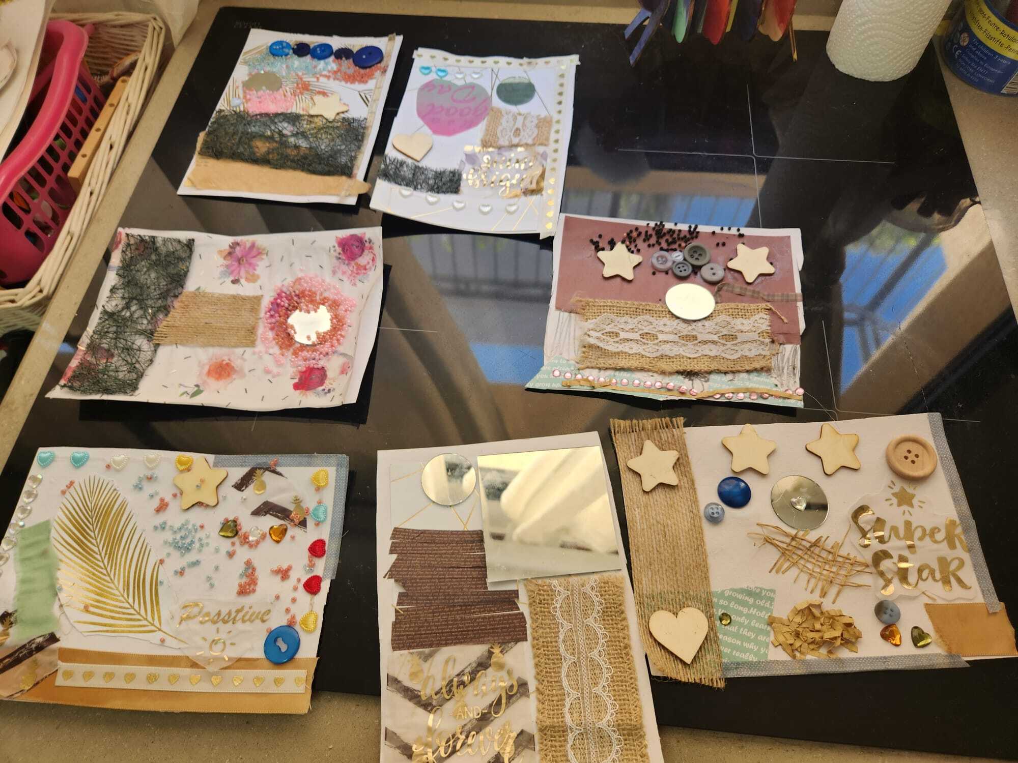 סדנת הכנת תמונות קולאז' ממוסגרות מחומרים שונים