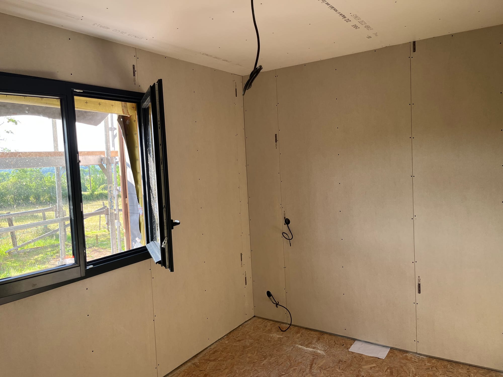 Menuiseries bois et plâtrerie