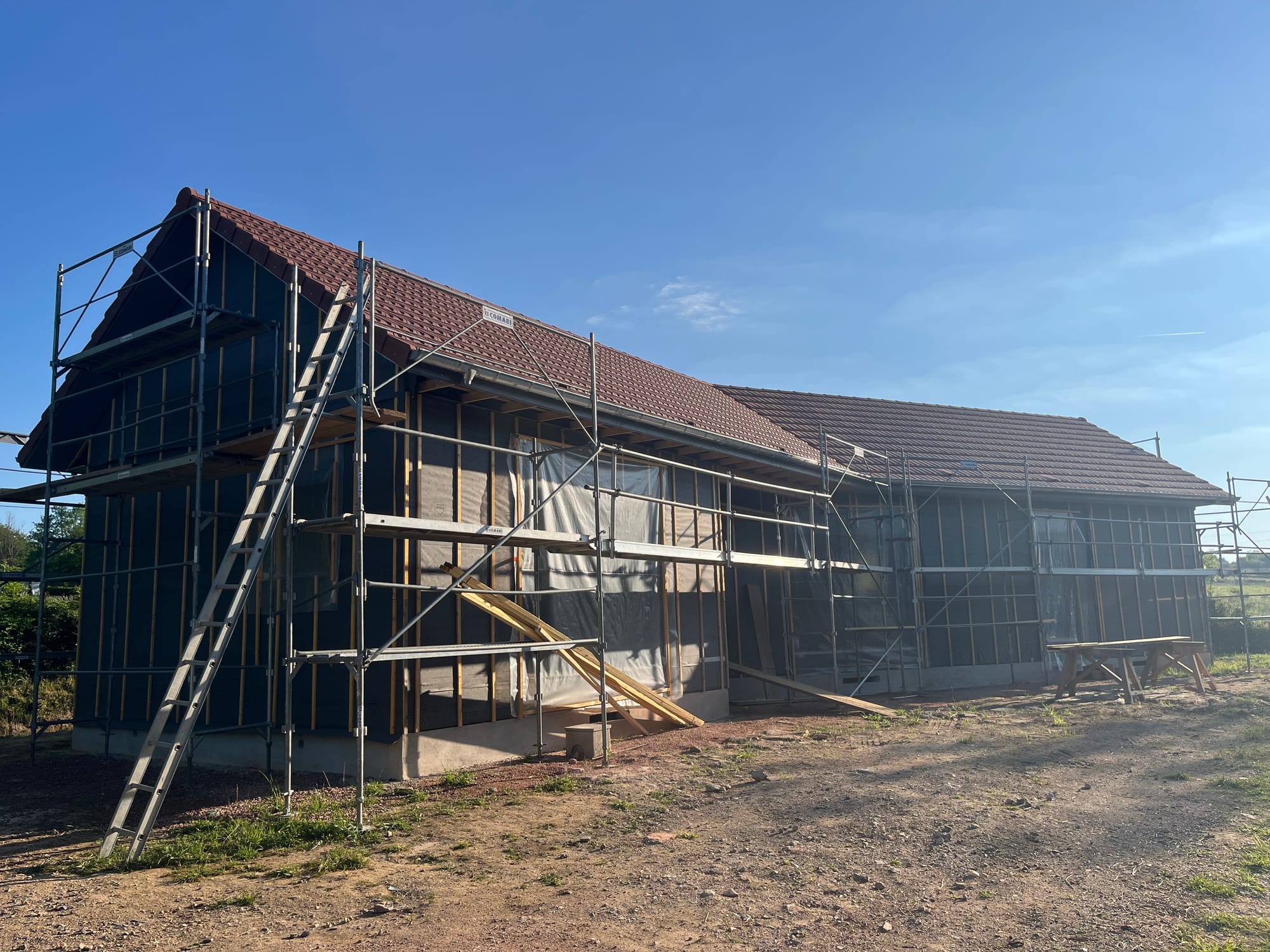 Bardage mélèze huilé gris en pose verticale