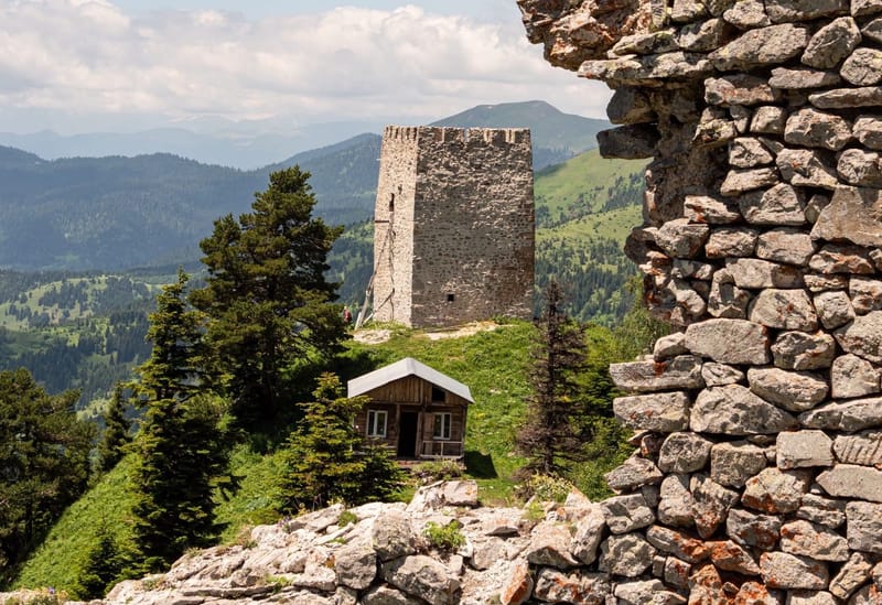 СРЕДНИЙ ХАЙКИНГ НА КРЕПОСТЬ ХИХАНИ - 27 ИЮЛЯ