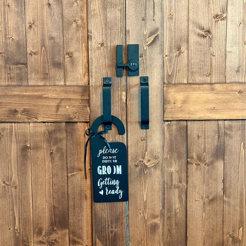 Groom’s Lounge