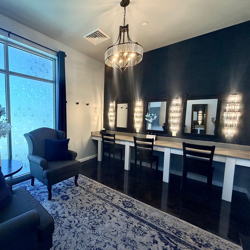 Groom’s Lounge
