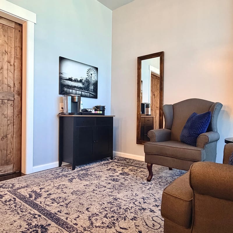 Groom’s Lounge
