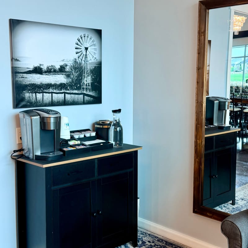 Groom’s Lounge