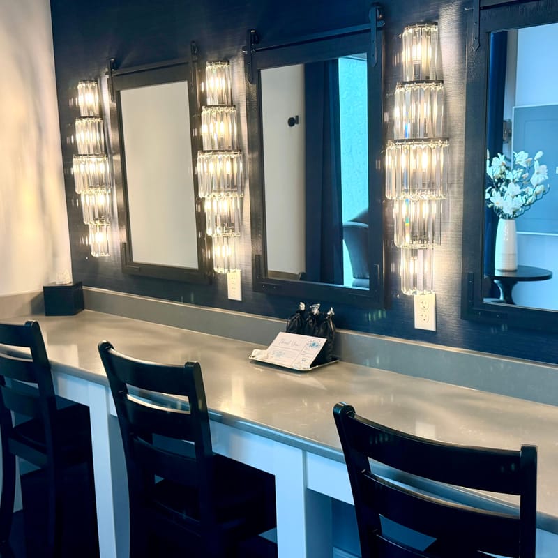 Groom’s Lounge
