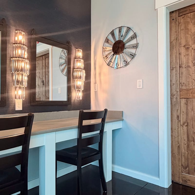 Groom’s Lounge