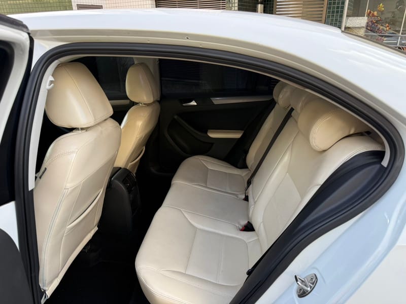 VOLKSWAGEN JETTA 1.4 TSi  COMFORTLINE 2017 TOP