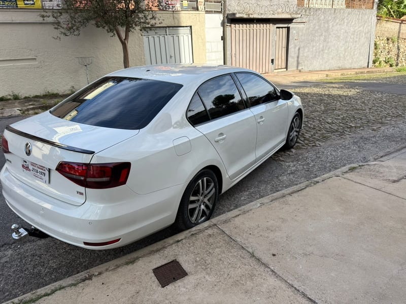 VOLKSWAGEN JETTA 1.4 TSi  COMFORTLINE 2017 TOP