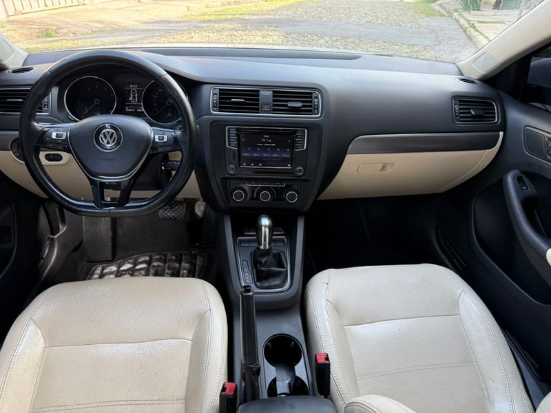 VOLKSWAGEN JETTA 1.4 TSi  COMFORTLINE 2017 TOP