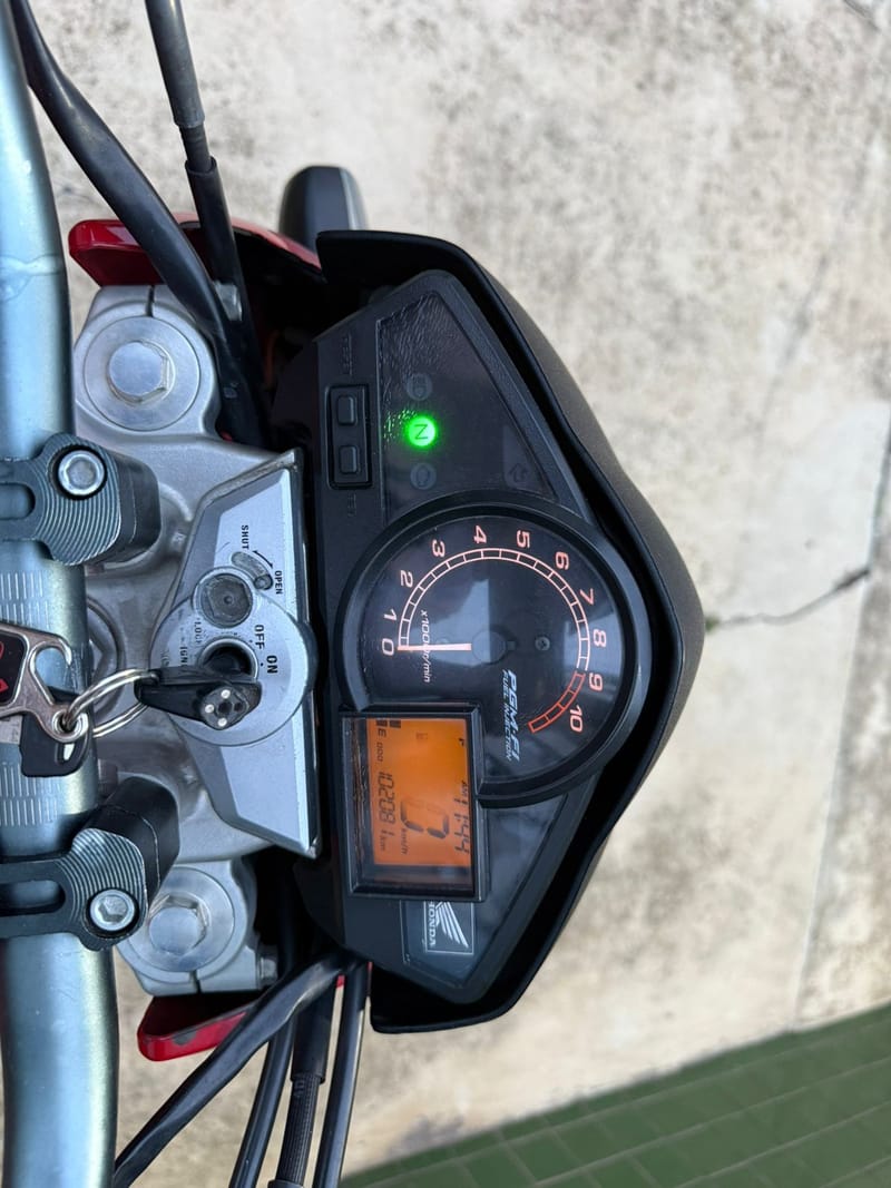 HONDA CB 300R TOP 2011