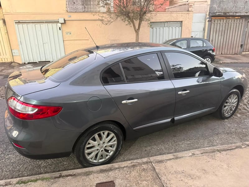 RENAULT FLUENCE DYNAMIQUE 2.0 MANUAL COMPLETO 2015