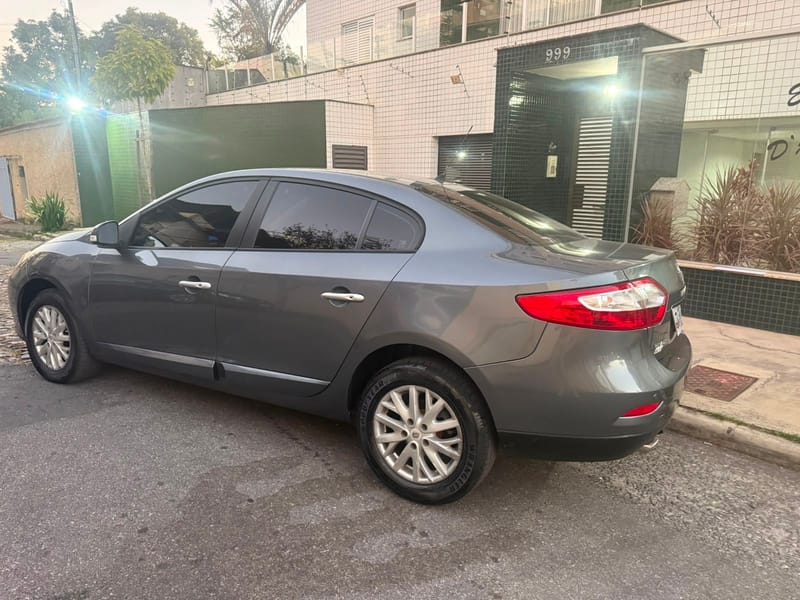 RENAULT FLUENCE DYNAMIQUE 2.0 MANUAL COMPLETO 2015
