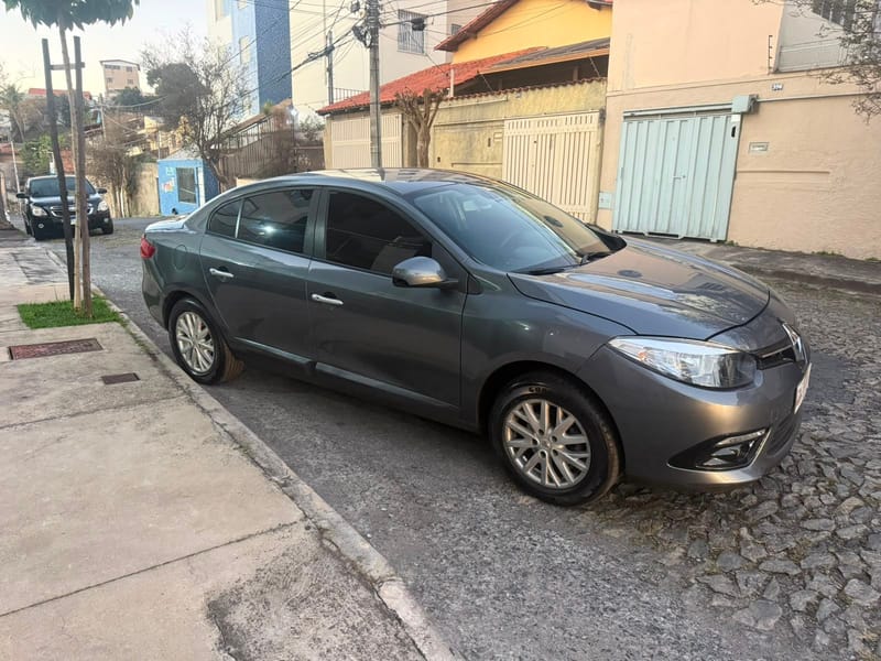 RENAULT FLUENCE DYNAMIQUE 2.0 MANUAL COMPLETO 2015